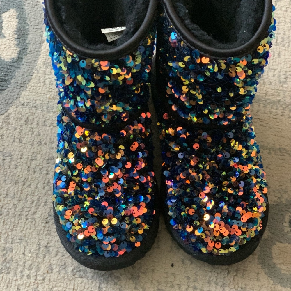 Cute Uggs no flaws in excellent condition - Picture 3 of 7